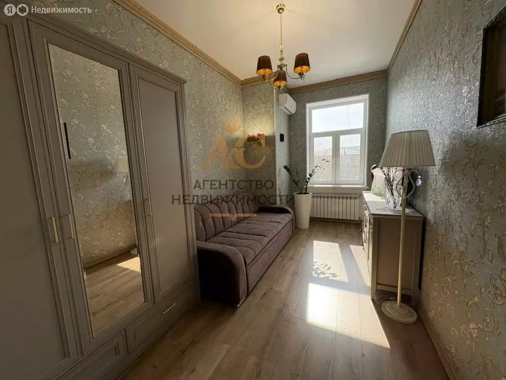 3-комнатная квартира: Феодосия, улица Назукина, 1 (83 м) - Фото 1