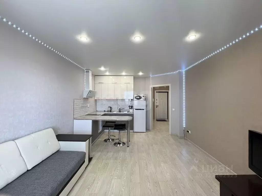 Студия Тюменская область, Тюмень ул. Федюнинского, 64к1 (32.4 м) - Фото 2