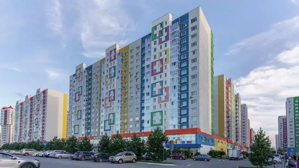 3-к кв. Тюменская область, Тюмень ул. Федюнинского, 60 (92.0 м) - Фото 1