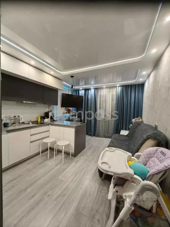 2-к кв. Тюменская область, Тюмень ул. Николая Семенова, 21к1 (66.0 м) - Фото 0
