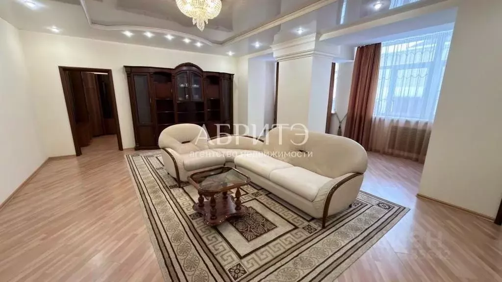 3-к кв. Липецкая область, Липецк Нижняя Логовая ул., 9 (135.0 м) - Фото 2