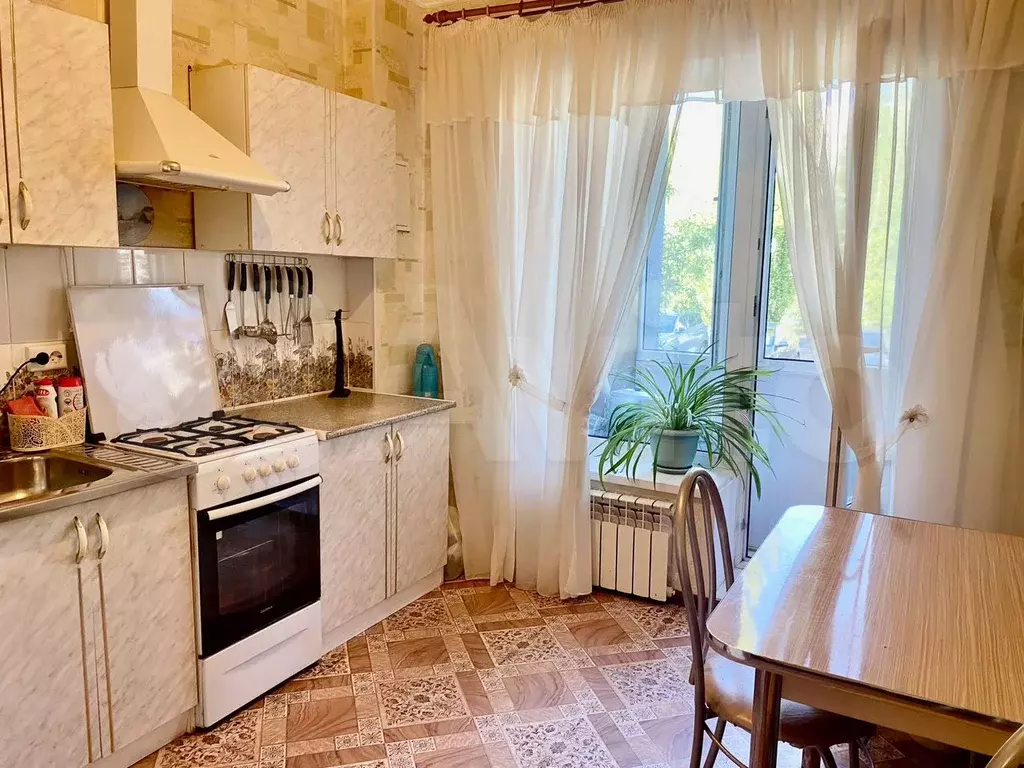 1-к. квартира, 46 м, 1/3 эт. - Фото 0