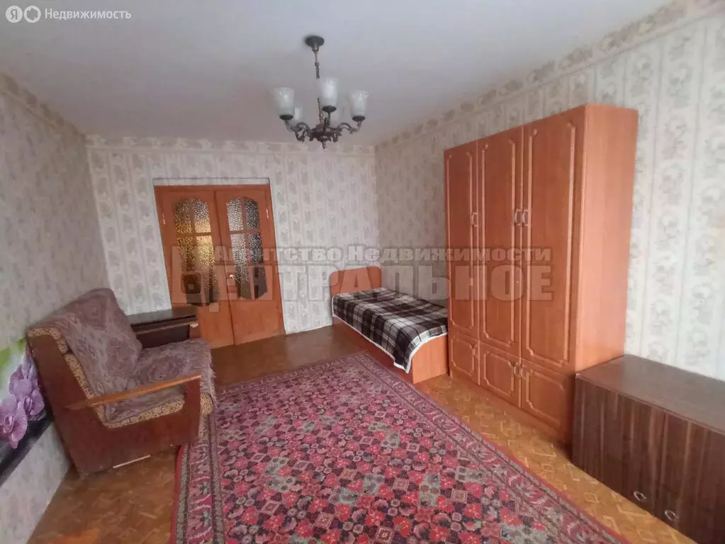 3-комнатная квартира: Смоленск, улица Попова, 112 (63 м) - Фото 1