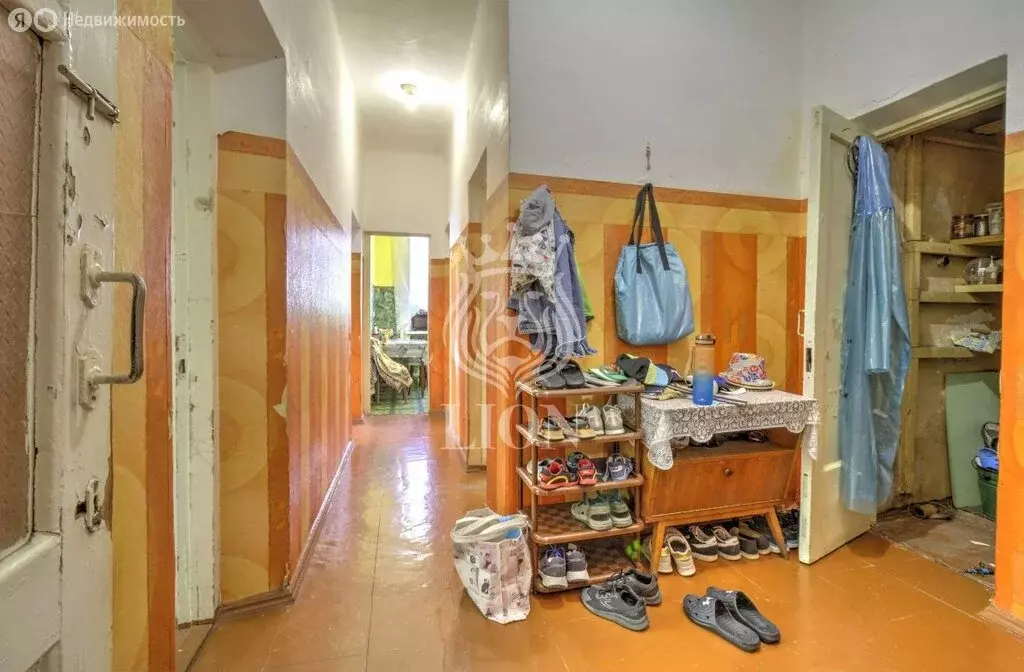 3-комнатная квартира: Алушта, улица Ленина, 58 (61 м) - Фото 0