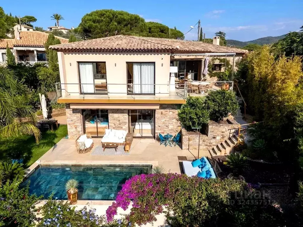 Дом в Краснодарский край, Сочи Сириус пгт, ул. Метревели (230 м) - Фото 1