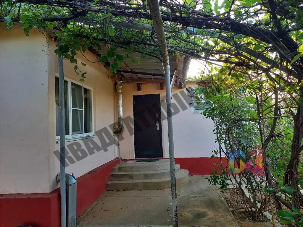 Дом в Калмыкия, Лаганский район, пос. Улан Хол ул. Орджоникидзе, 34 ... - Фото 1