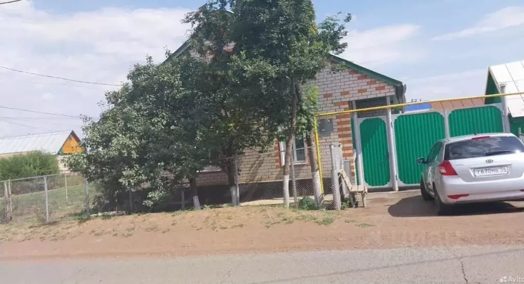 Дом в Оренбургская область, Сорочинск ул. Чапаева (92 м) - Фото 0