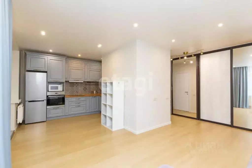 2-к кв. Тюменская область, Тюмень ул. Тимофея Чаркова, 79к3 (75.0 м) - Фото 2