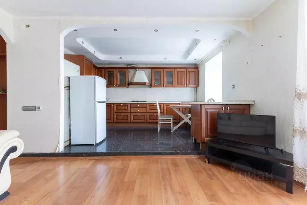 2-к кв. Татарстан, Казань ул. Карбышева, 60А (70.1 м) - Фото 1