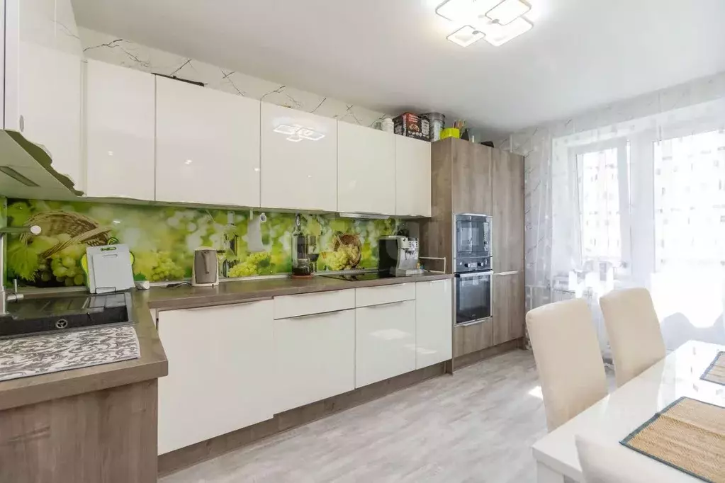 2-к кв. Тюменская область, Тюмень ул. Энергетиков, 53к3 (73.8 м) - Фото 0