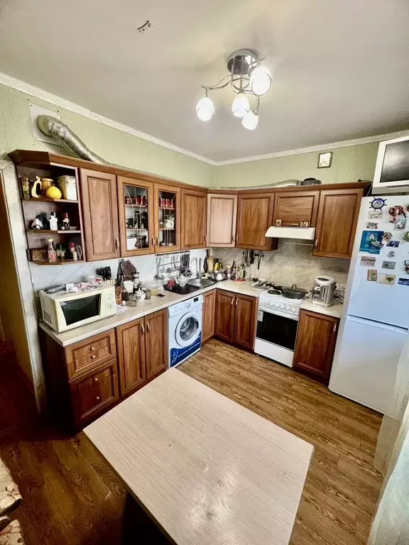 2-к. квартира, 61 м, 1/10 эт. - Фото 0