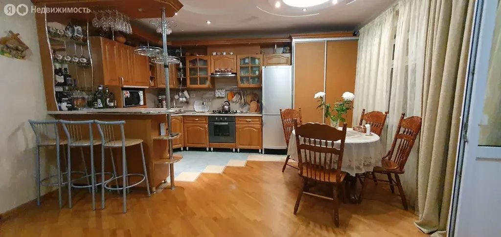 2-комнатная квартира: Ейск, улица Пушкина, 71/2 (72.6 м) - Фото 0