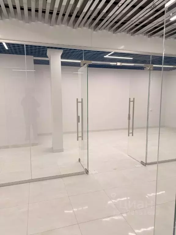 Торговая площадь в Ханты-Мансийский АО, Нефтеюганск 12-й мкр, 28 (1 м) - Фото 1