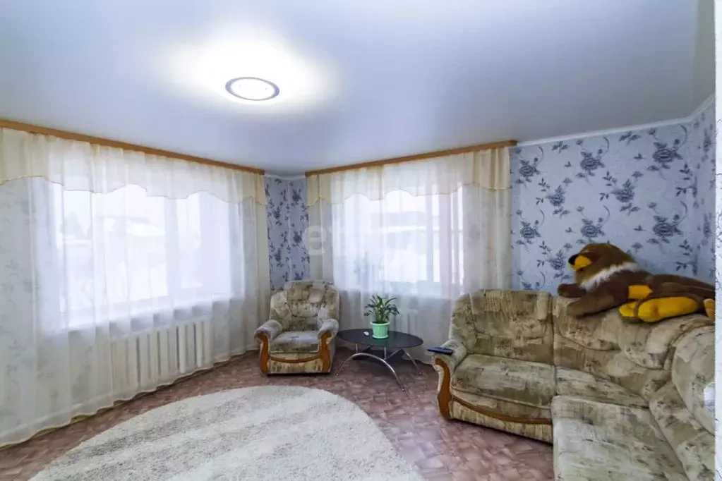 Дом в Тюменская область, Ялуторовский муниципальный округ, с. Памятное ... - Фото 1