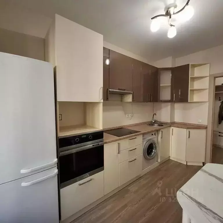 2-к кв. Татарстан, Казань ул. Рауиса Гареева, 94 (65.0 м) - Фото 1
