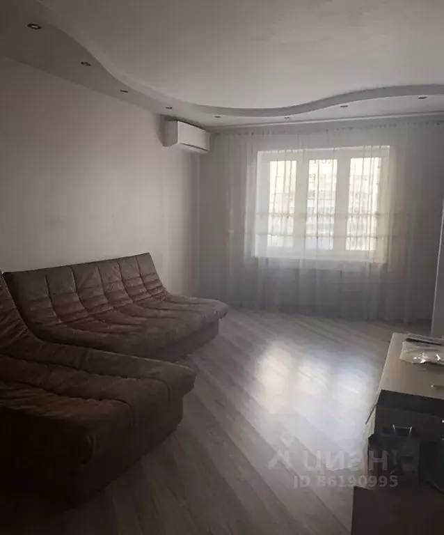 3-к кв. Башкортостан, Уфа ул. Комарова, 8 (90.0 м) - Фото 0