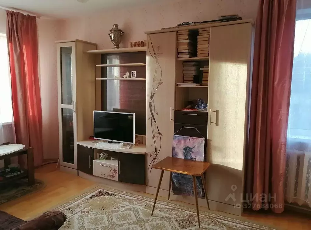 1-к кв. Псковская область, Пушкинские Горы рп ул. Ленина, 17 (30.0 м) - Фото 1