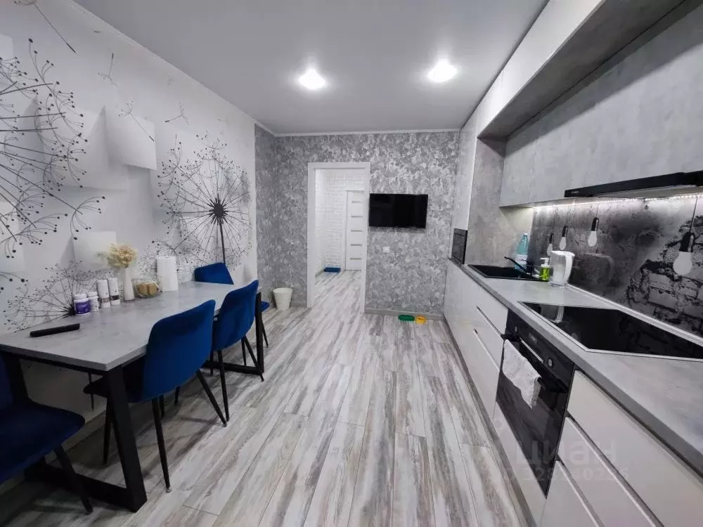 3-к кв. Челябинская область, Челябинск Пекинская ул., 10 (67.6 м) - Фото 1