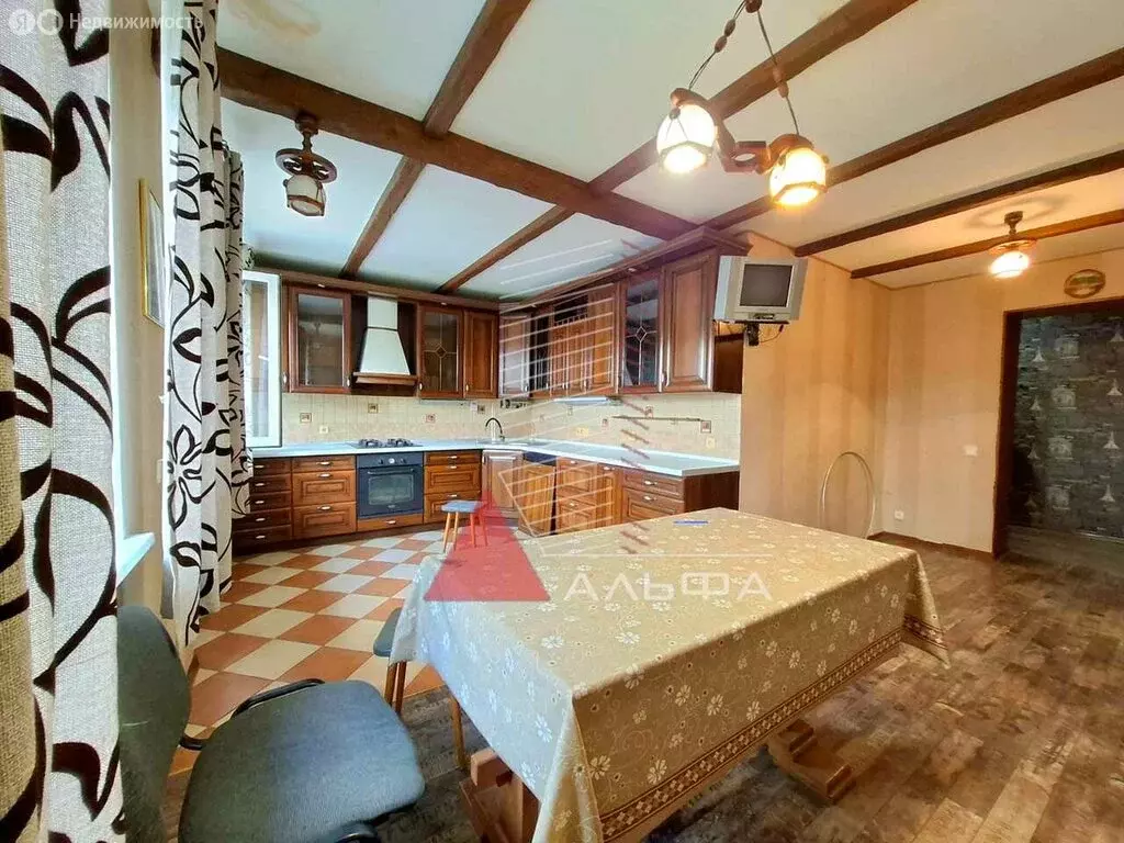 4-комнатная квартира: Евпатория, улица 13 Ноября, 83 (100 м) - Фото 1