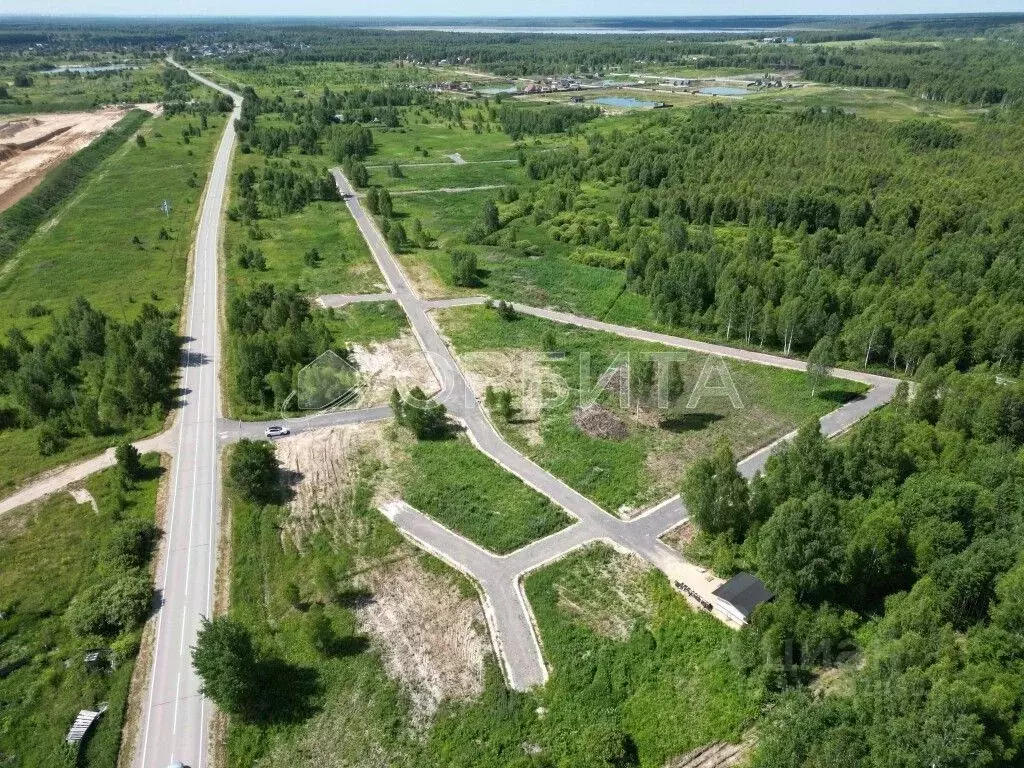 Участок в Тюменская область, Тюмень Мелиораторов мкр, ул. 70 лет ... - Фото 0
