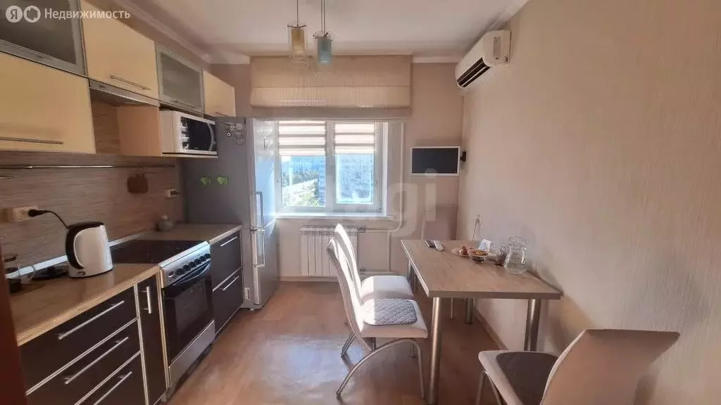 2-комнатная квартира: Тольятти, улица Автостроителей, 11 (66.85 м) - Фото 0