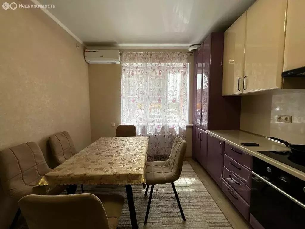 2-комнатная квартира: Астрахань, улица Савушкина, 6И (60 м) - Фото 1