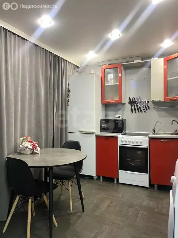 3-комнатная квартира: Тобольск, улица Семёна Ремезова, 17 (56 м) - Фото 2