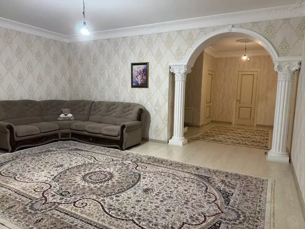 Дом в Дагестан, Избербаш ул. Ивана Ивановича Гоева, 4 (300 м) - Фото 1