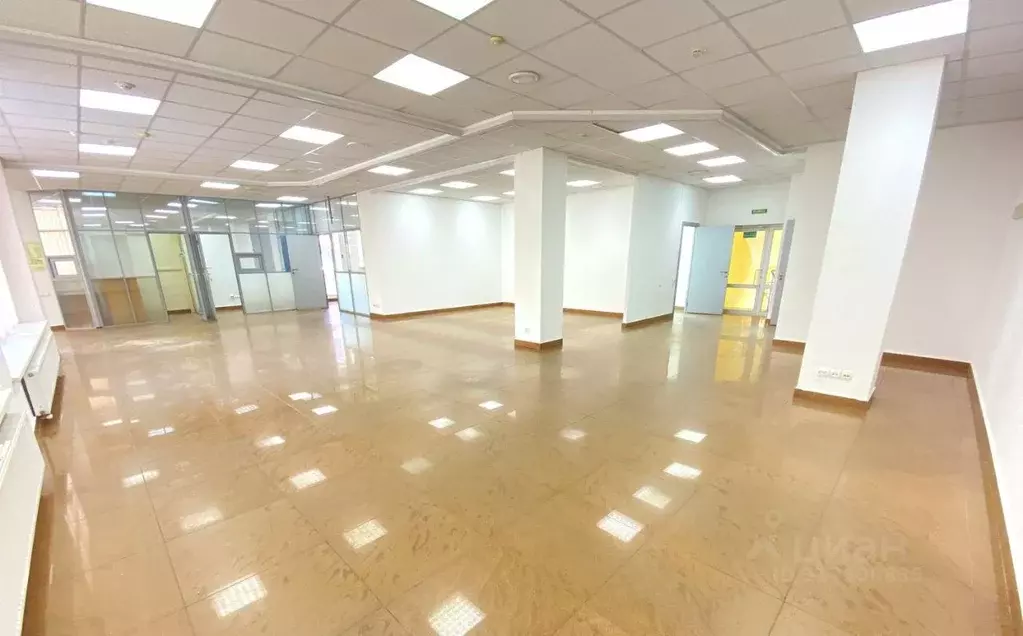 Торговая площадь в Татарстан, Казань Гвардейская ул., 54к1 (231 м) - Фото 1