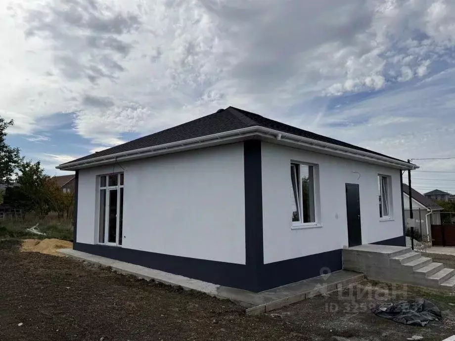 Дом в Крым, Симферопольский район, Добровское с/пос, с. Пионерское ул. ... - Фото 2