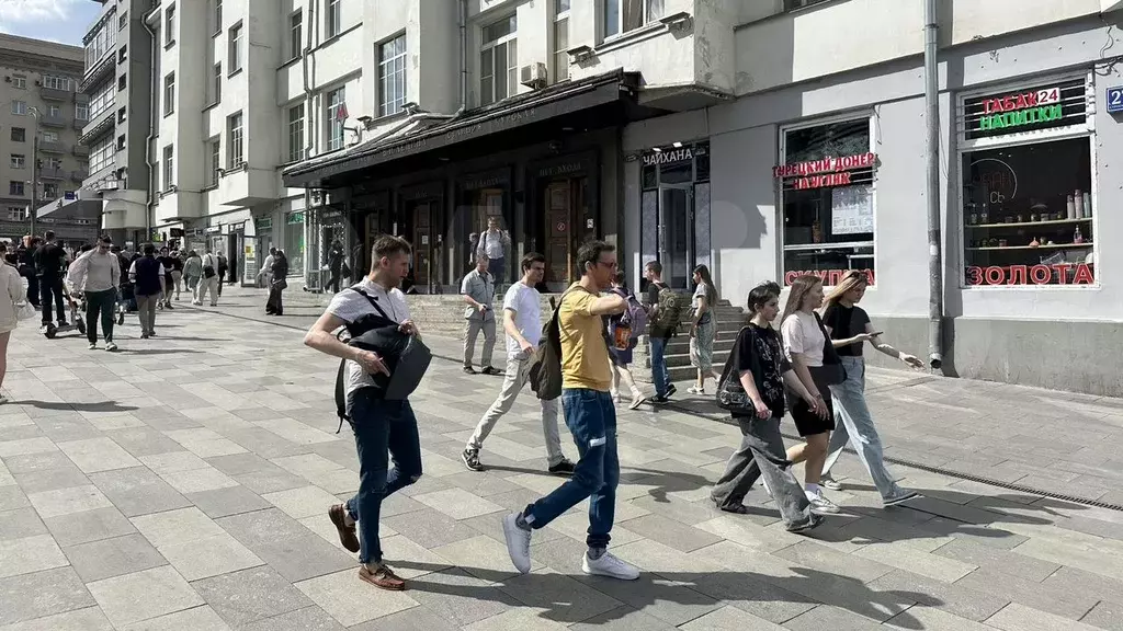 Площадь на трафике, выход из метро - Фото 0