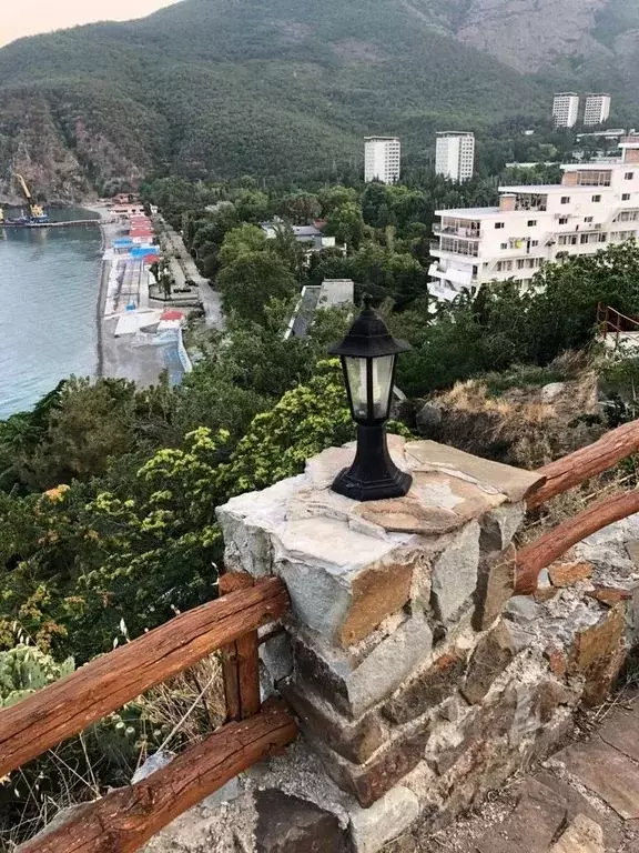 Комната Крым, Алушта муниципальный округ, Партенит пгт ул. Горная, 8 - Фото 2