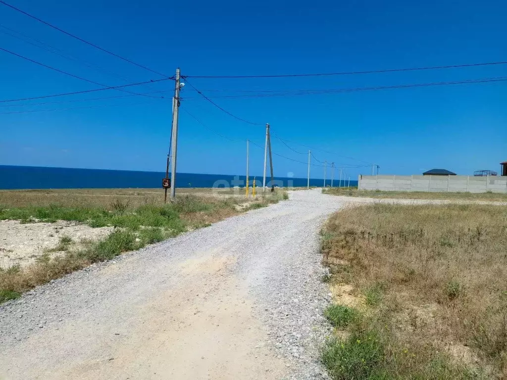 Участок в Крым, Черноморский район, с. Межводное ул. А. Абдиннановой, ... - Фото 0