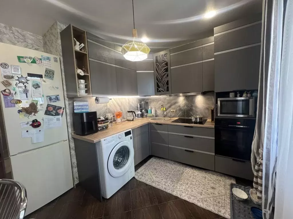 3-к кв. Брянская область, Брянск ул. Комарова, 49 (63.0 м) - Фото 0