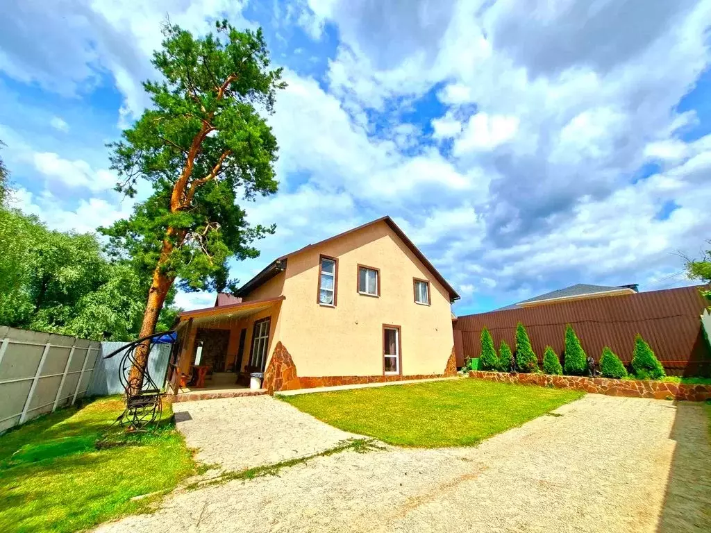 Дом в Саратовская область, Энгельс Лесная ул., 52А (130 м) - Фото 1