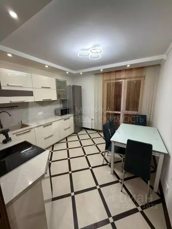 2-к кв. Тюменская область, Тюмень ул. Газовиков, 61 (57.2 м) - Фото 1