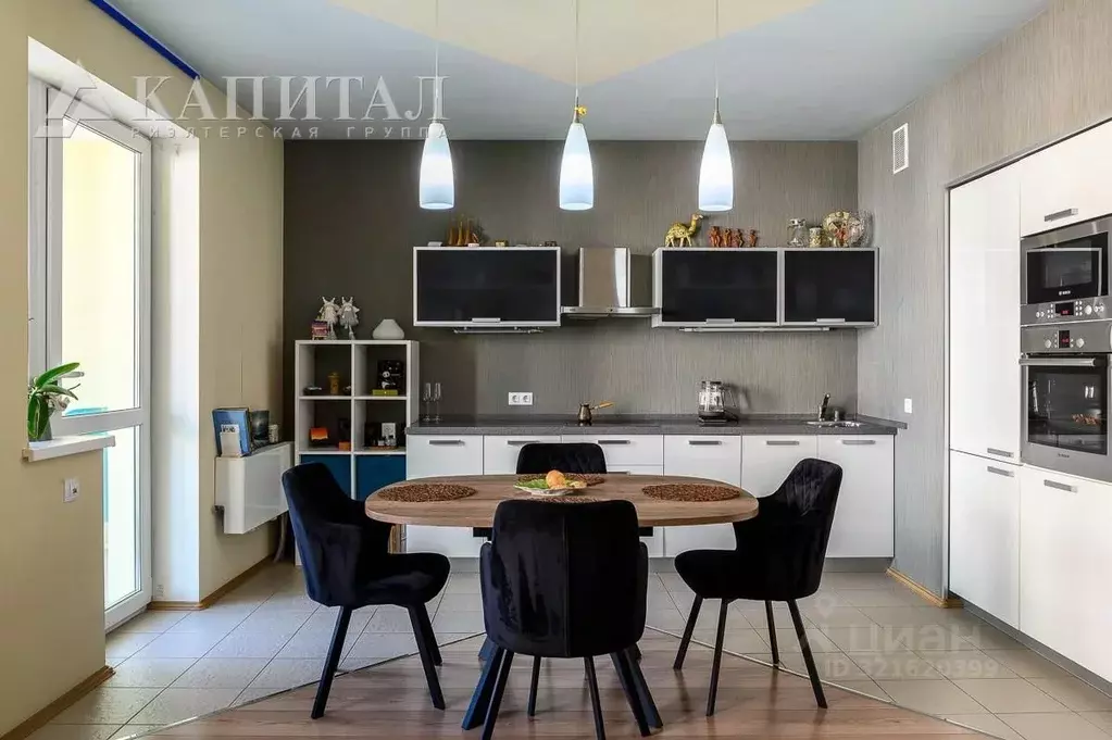 2-к кв. Свердловская область, Екатеринбург ул. Кузнечная, 83 (69.9 м) - Фото 1