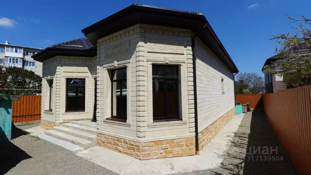 Дом в Ставропольский край, Ставрополь №26 мкр, ул. Глинки, 4 (250 м) - Фото 0
