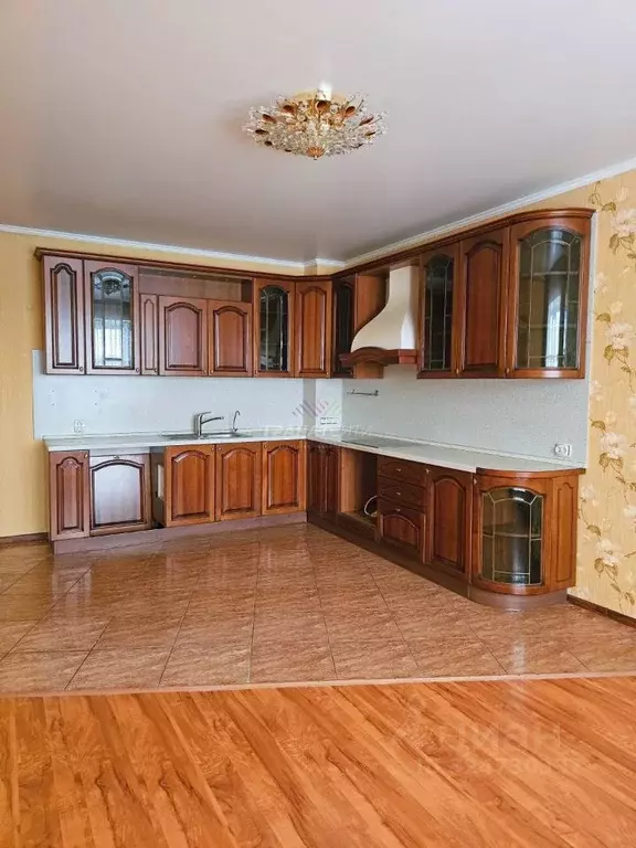 3-к кв. Омская область, Омск ул. Крупской, 25/1 (133.0 м) - Фото 0