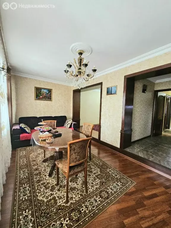 3-комнатная квартира: Махачкала, улица Ирчи Казака, 13 (98 м) - Фото 1