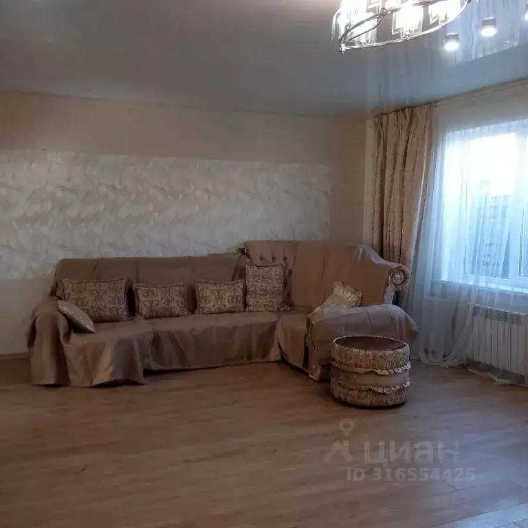 2-к кв. Астраханская область, Астрахань ул. Самойловой, 10 (80.0 м) - Фото 0