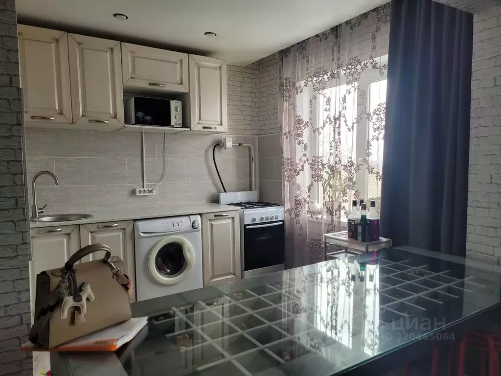 3-к кв. Омская область, Омск ул. Химиков, 48 (60.0 м) - Фото 0