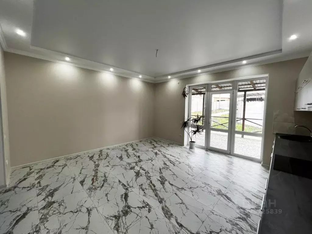 Дом в Крым, Симферопольский район, Добровское с/пос, с. Пионерское ул. ... - Фото 1