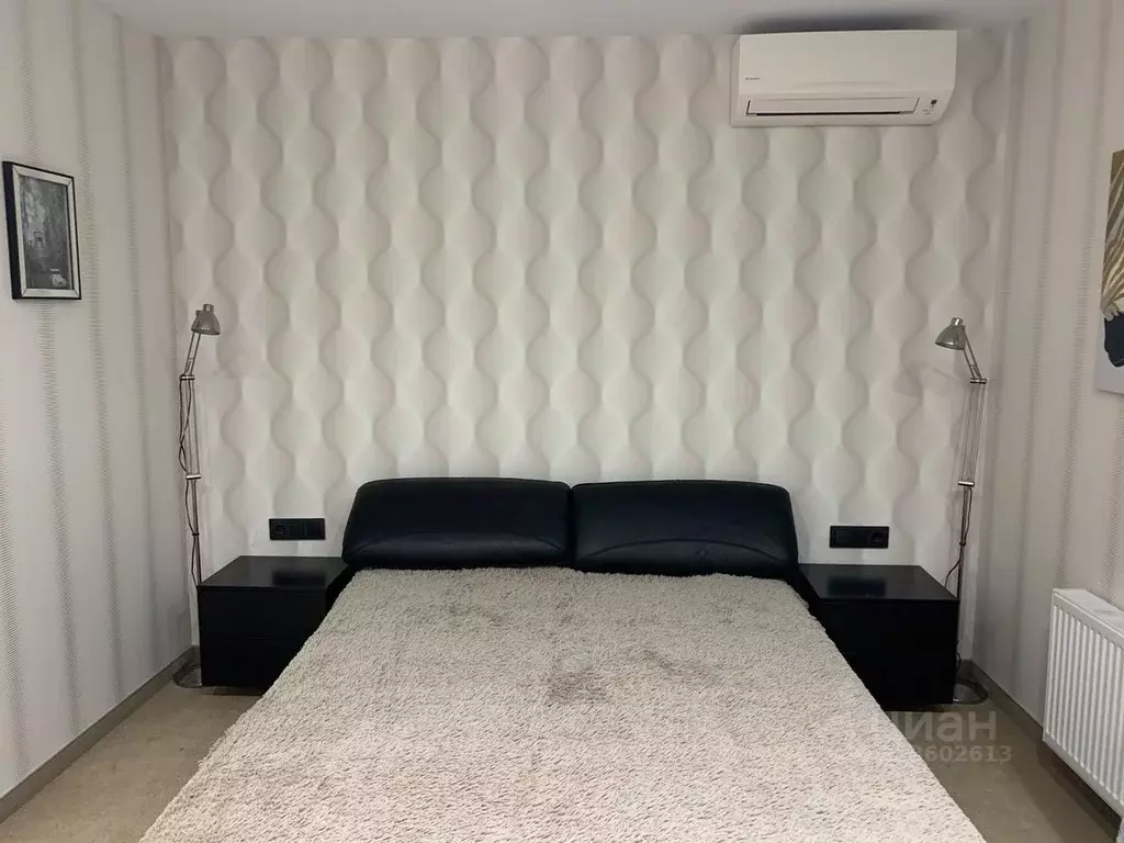 2-к кв. Тюменская область, Тюмень ул. 50 лет Октября, 57Ак1 (70.0 м) - Фото 1