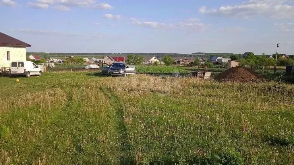 Участок в Башкортостан, Стерлитамакский район, с. Буриказганово ул. ... - Фото 1