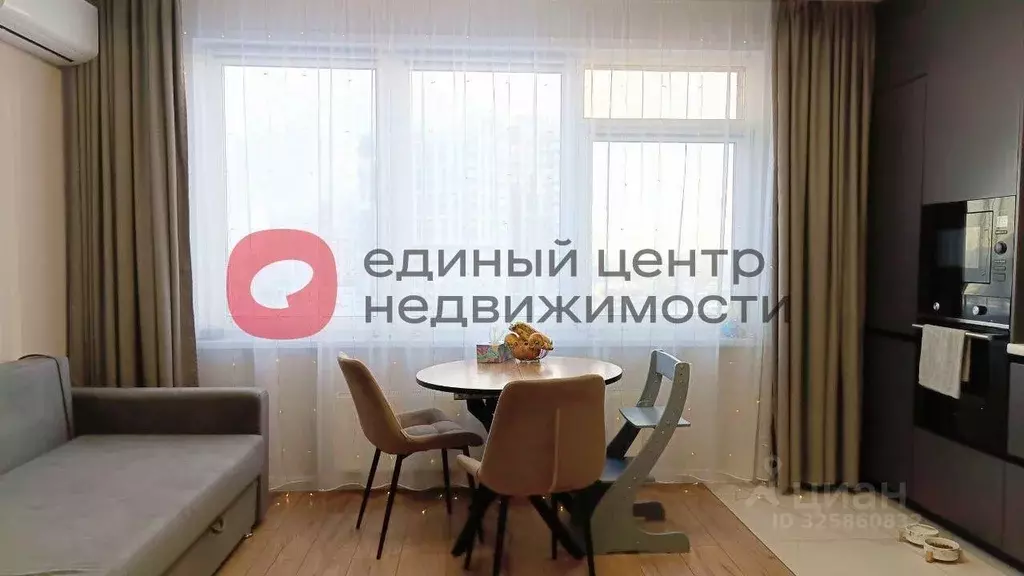 2-к кв. Тюменская область, Тюмень ул. Краснооктябрьская, 14 (56.0 м) - Фото 1