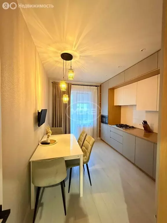 2-комнатная квартира: Калининград, улица Виктора Гакуна, 5 (64.6 м) - Фото 1