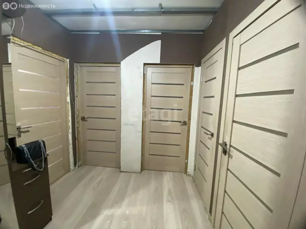 3-комнатная квартира: Ачинск, 3-й микрорайон, 14 (65 м) - Фото 0