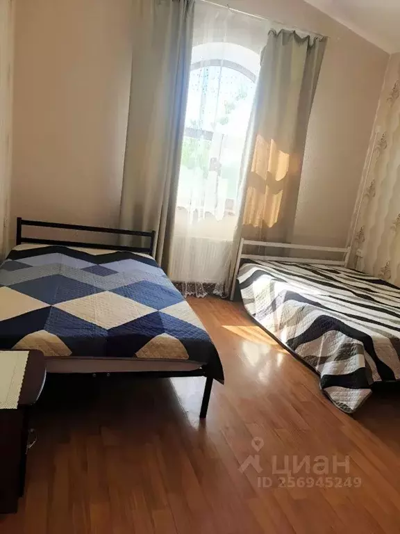 Дом в Крым, Симферополь ул. Свободная (250 м) - Фото 1