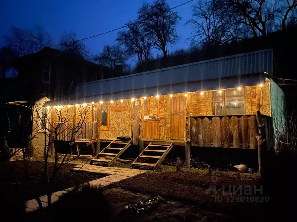 Дом в Кабардино-Балкария, Черекский район А-154, 29-й км (20 м) - Фото 1